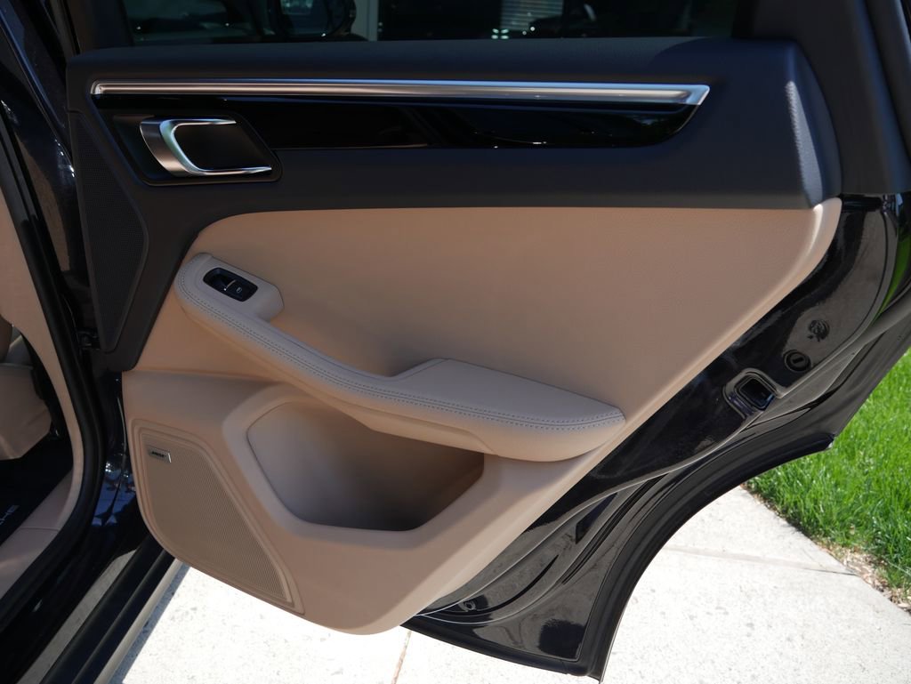 Certified 2023 Porsche Macan S AWD/4WD image 26