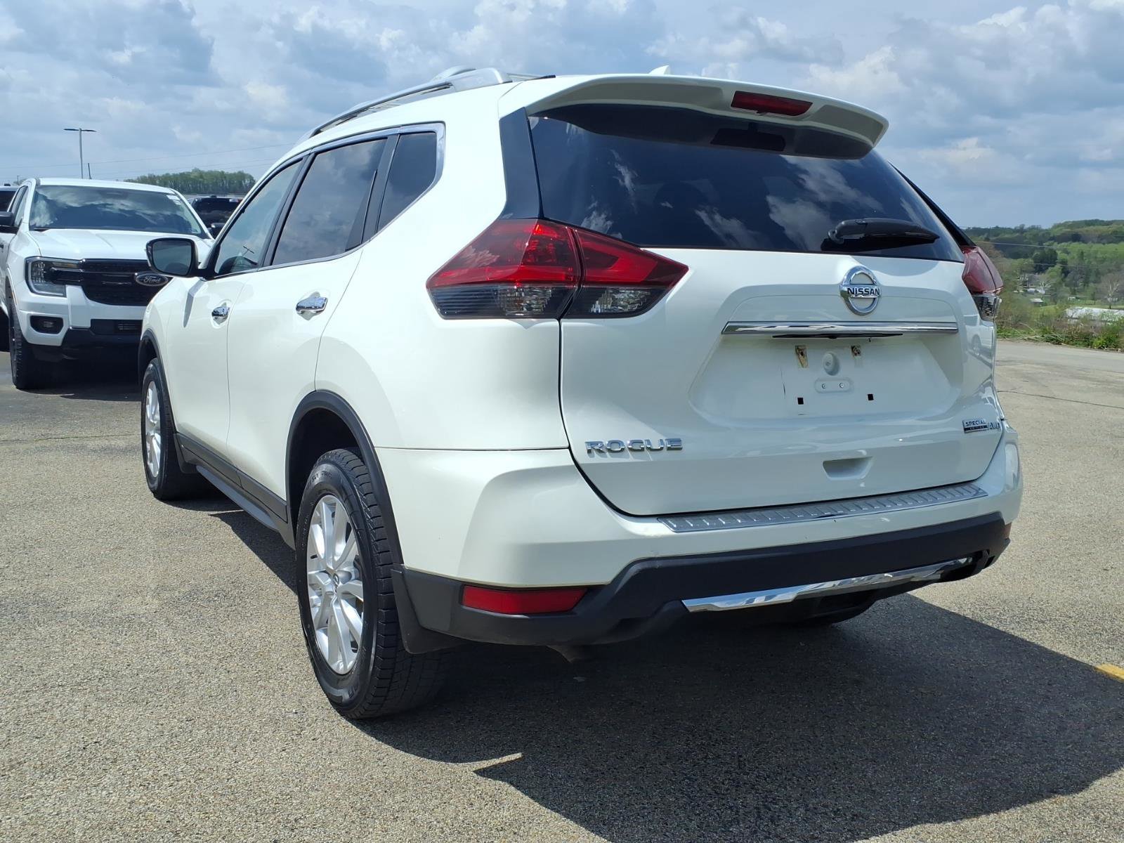 Used 2019 Nissan Rogue S w/ Special Edition Package AWD/4WD image 4