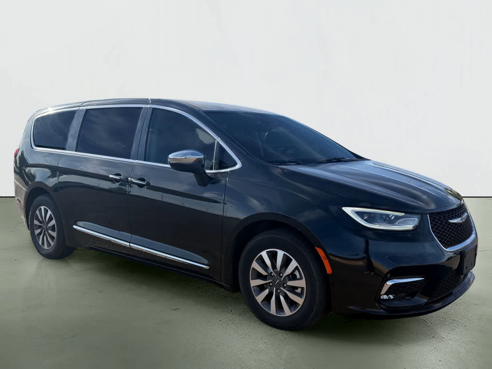 Used 2023 Chrysler Pacifica Limited image 6