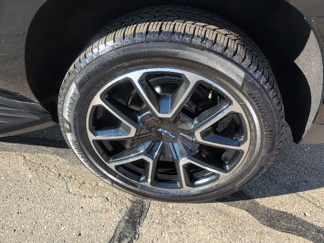 Used 2022 Chevrolet Suburban RST image 13