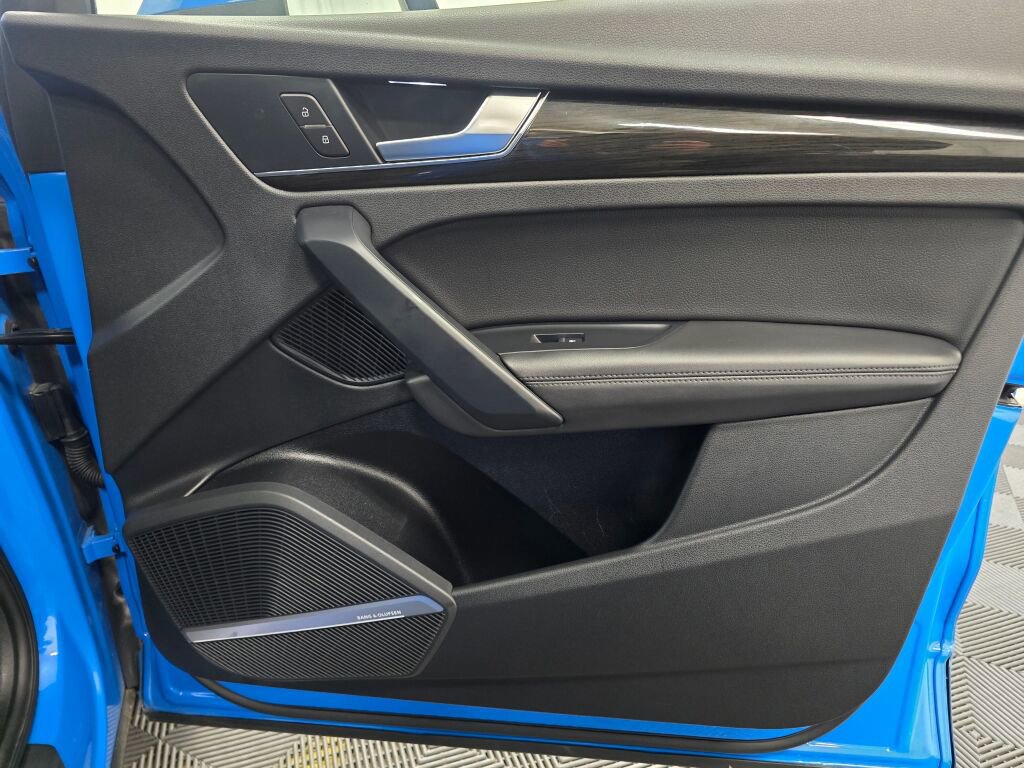 Used 2020 Audi Q5 e Prestige w/ Prestige Package image 27