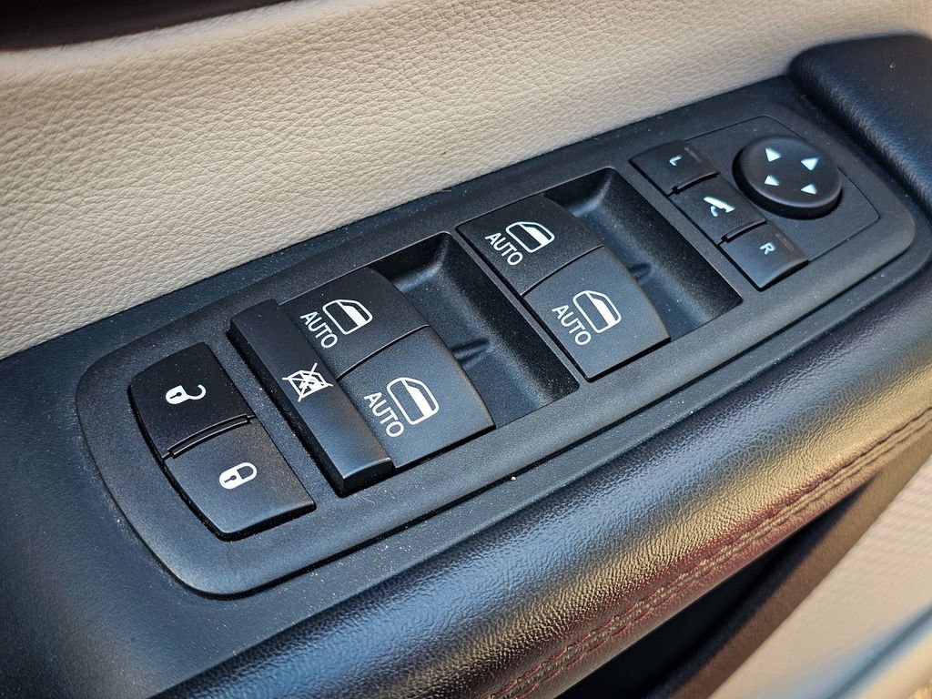 Used 2017 Chrysler Pacifica Limited w/ UConnect Theater Package image 11