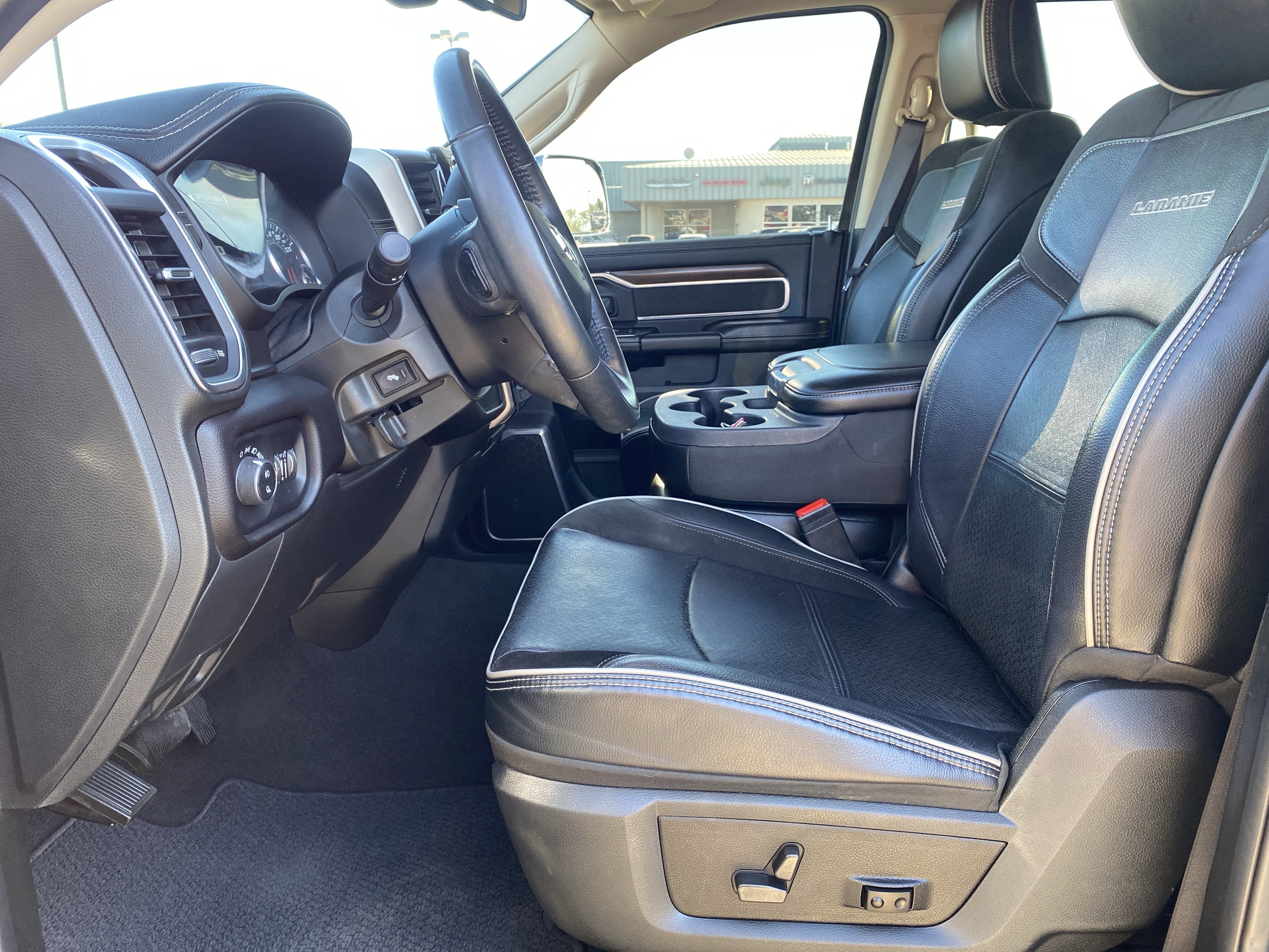 Used 2022 RAM 3500 Laramie AWD/4WD image 11