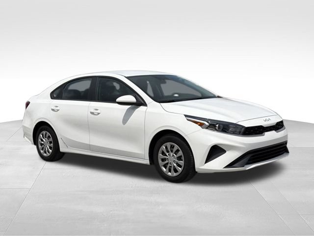 Used 2024 Kia Forte LX FWD image 2