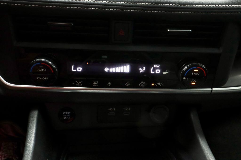 Certified 2025 Nissan Rogue SV FWD image 29