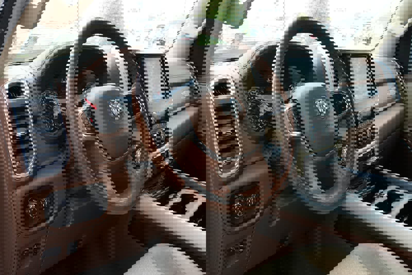 Used 2019 RAM 1500 Laramie AWD/4WD image 10