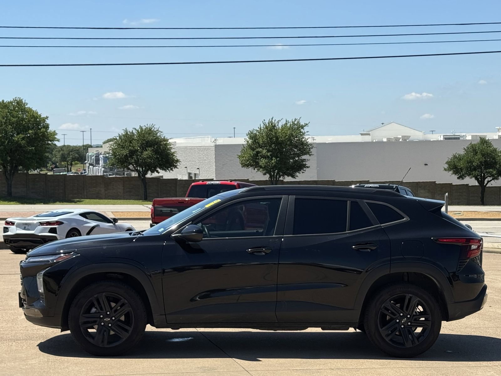 Used 2025 Chevrolet Trax ACTIV w/ Sunroof Package FWD image 7