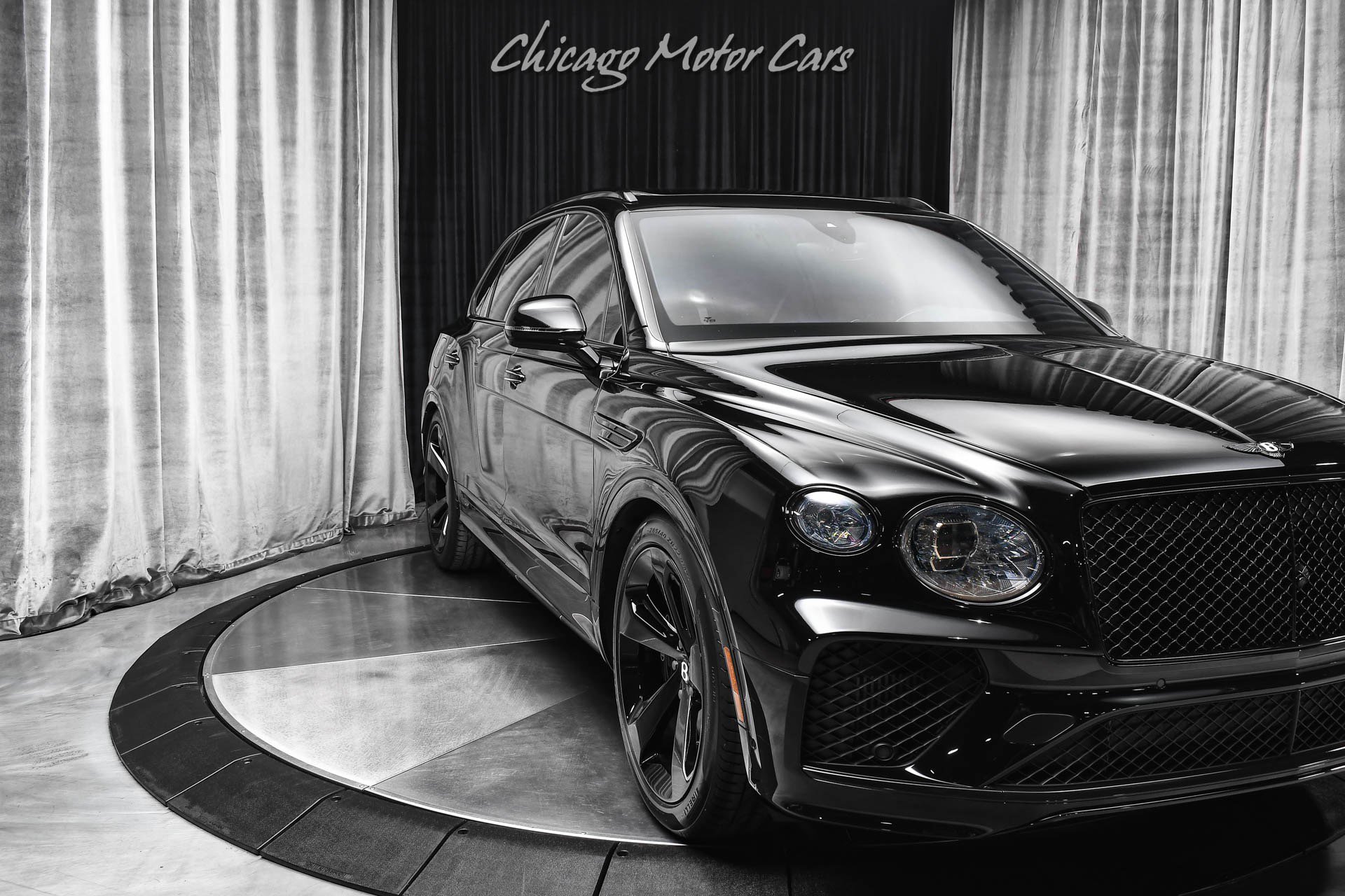 Used 2023 Bentley Bentayga Plug-In Hybrid image 48