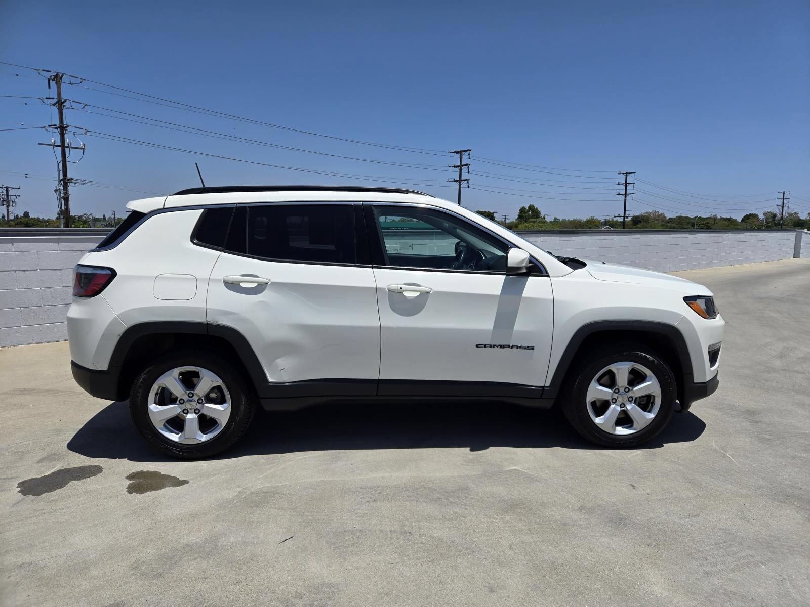 Used 2018 Jeep Compass Latitude w/ Popular Equipment Group FWD image 2