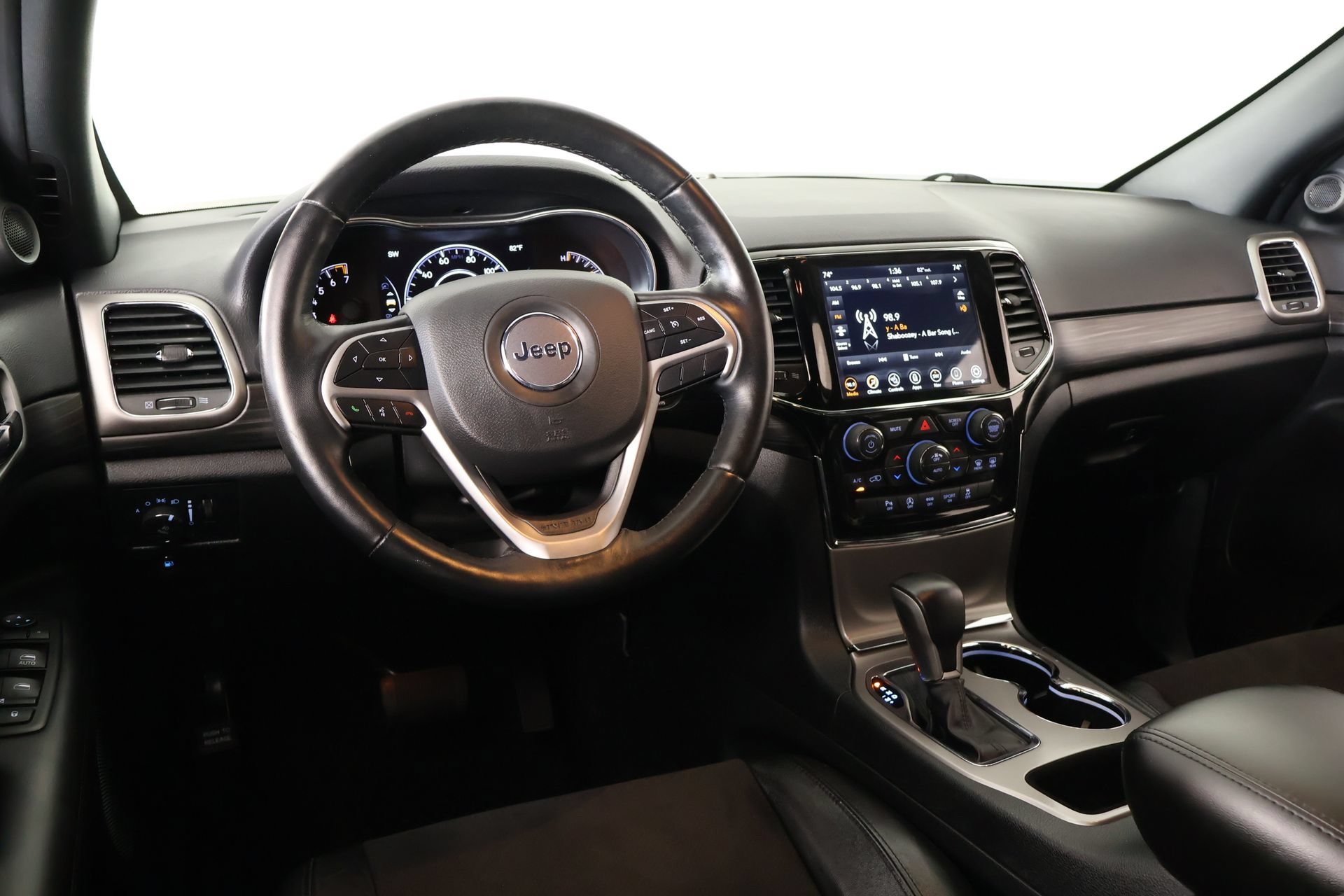Used 2021 Jeep Grand Cherokee Laredo X AWD/4WD image 2