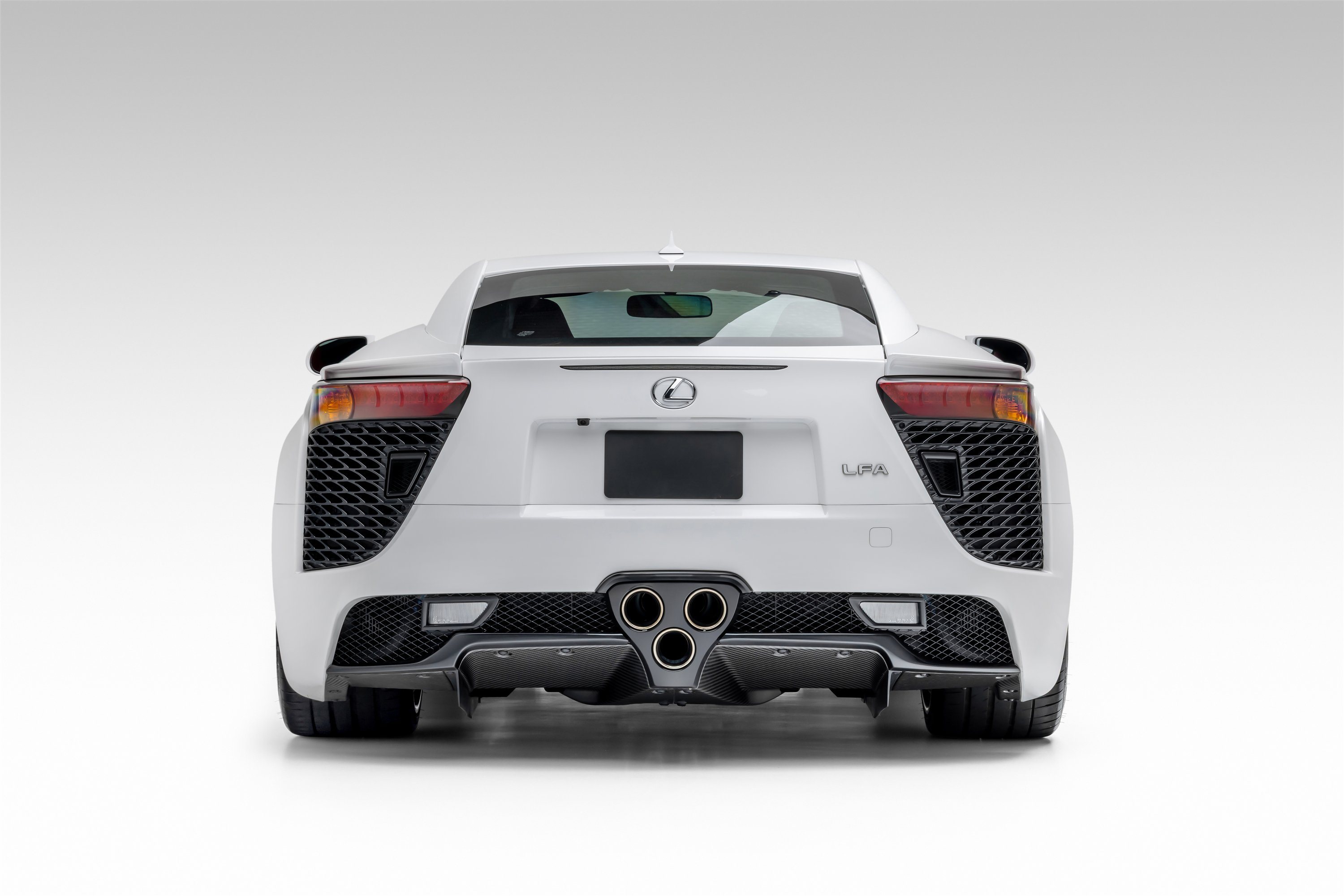 Used 2012 Lexus LFA RWD image 4