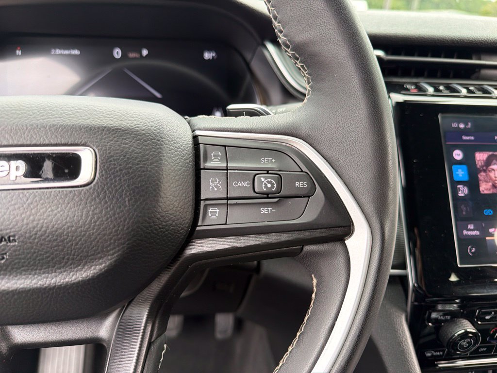 Certified 2025 Jeep Grand Cherokee Altitude AWD/4WD image 18