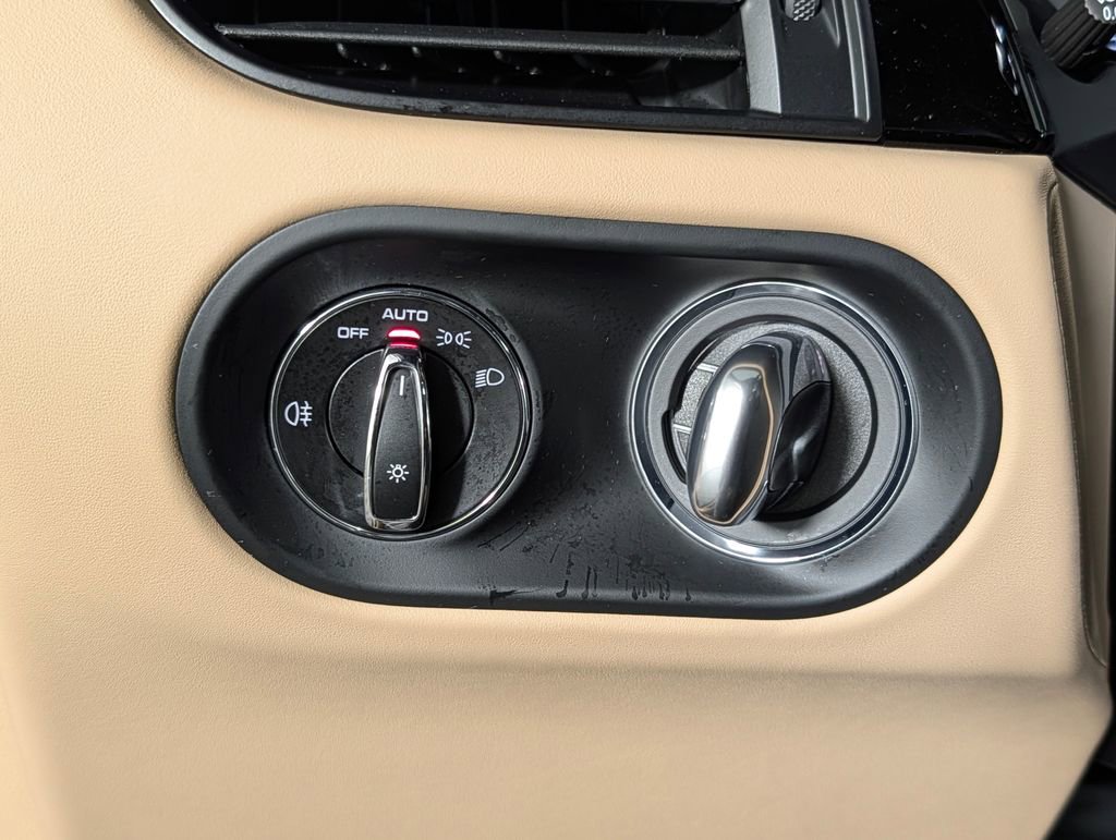 Certified 2025 Porsche Macan S image 33