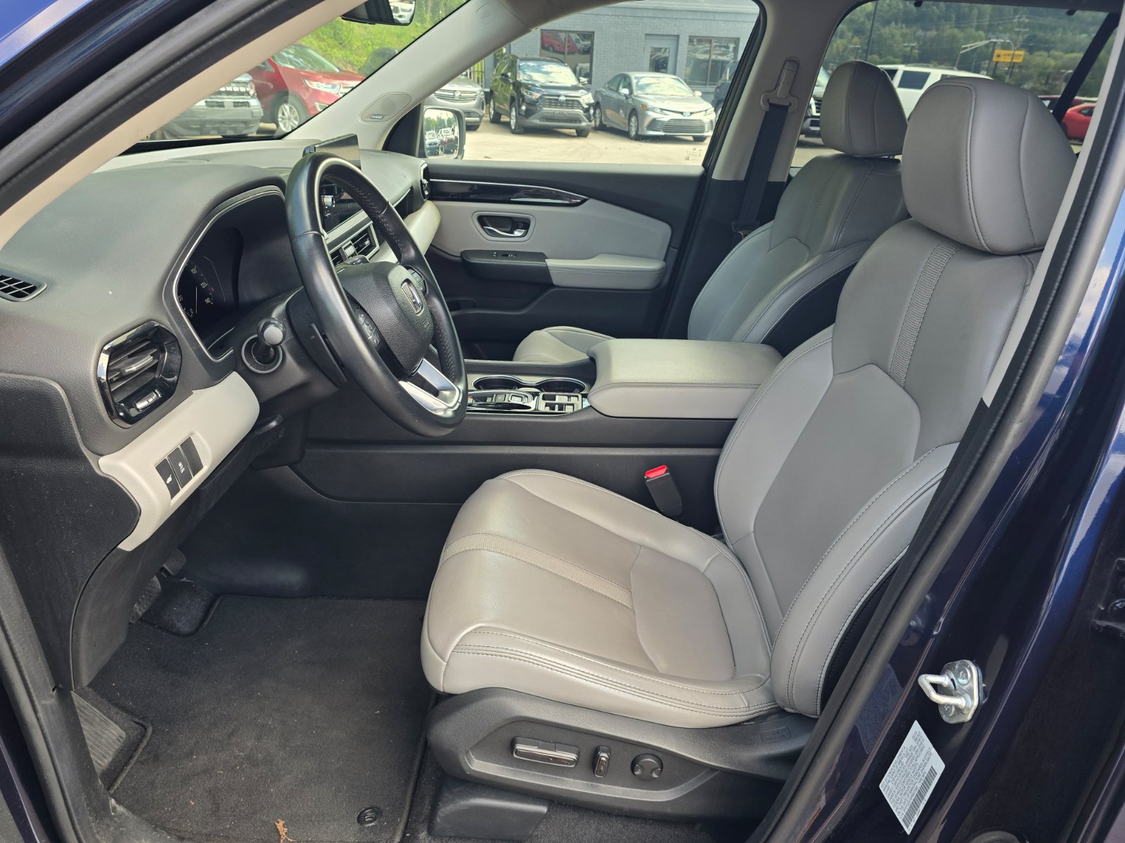 Used 2023 Honda Pilot Touring image 14