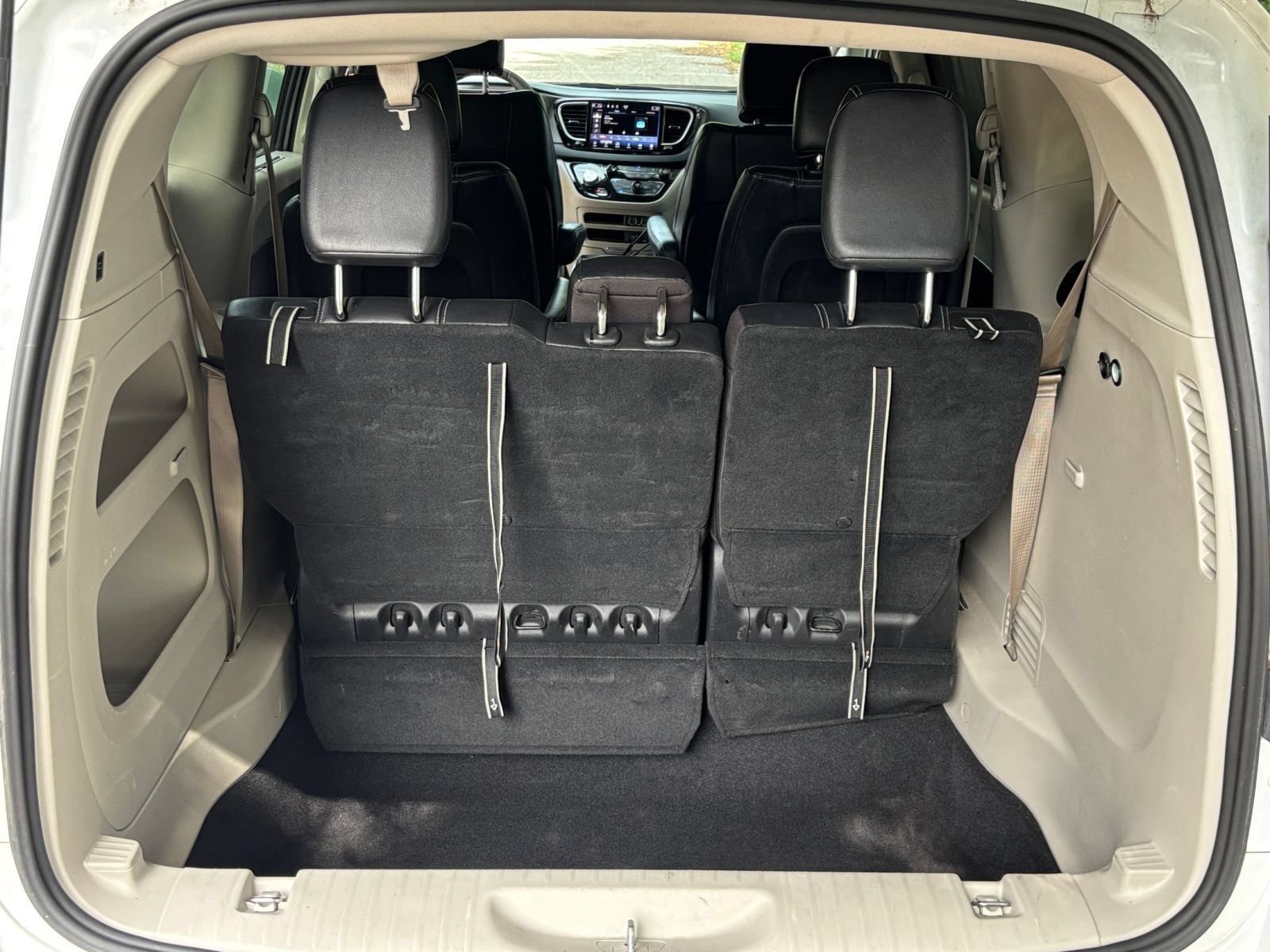 Used 2022 Chrysler Pacifica Touring-L FWD image 33