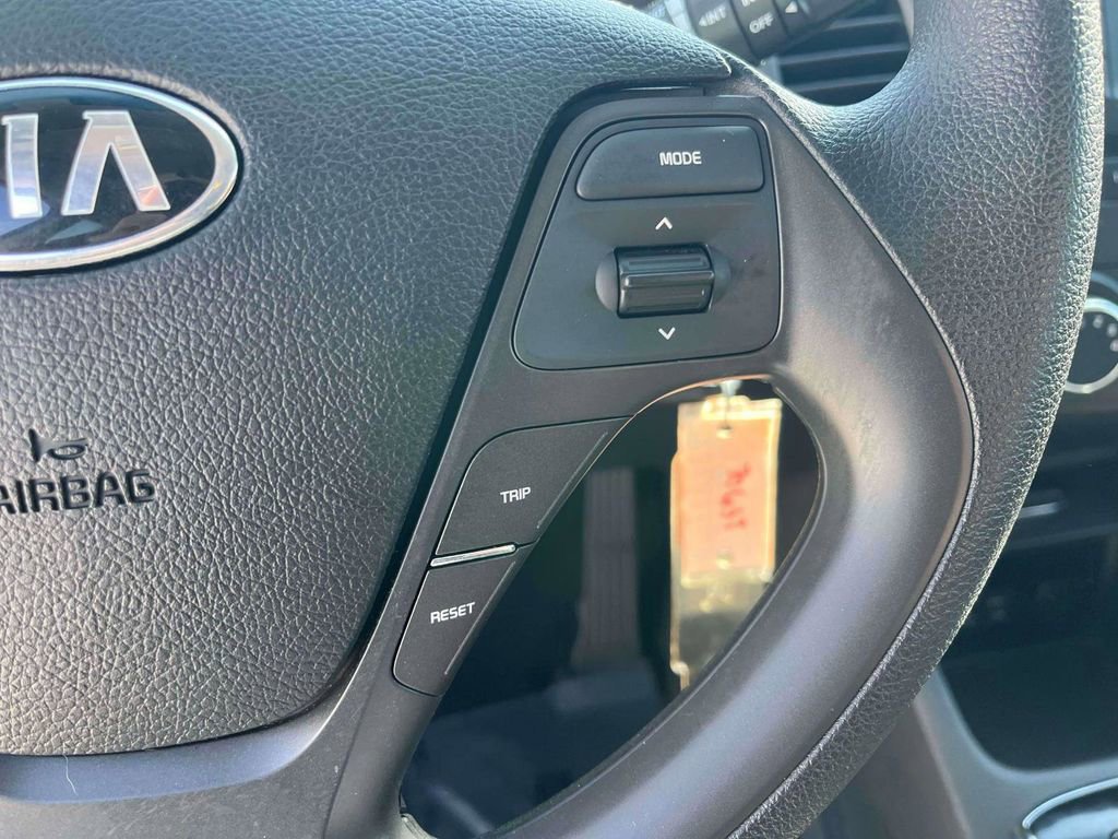 Used 2017 Kia Forte LX image 16