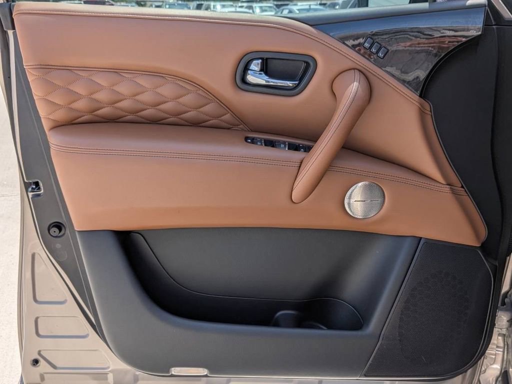 Used 2022 INFINITI QX80 Sensory w/ All-Season Package AWD/4WD image 10