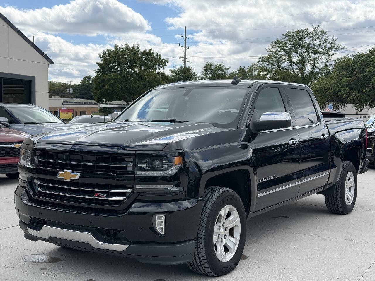 Used 2017 Chevrolet Silverado 1500 LTZ Z71 w/ LTZ Plus Package AWD/4WD image 2