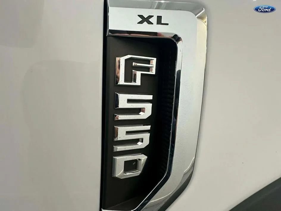 Used 2018 Ford F550 2WD Regular Cab Super Duty w/ Power Equipment Group image 17