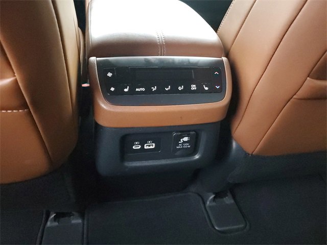 Used 2022 Nissan Pathfinder Platinum image 16