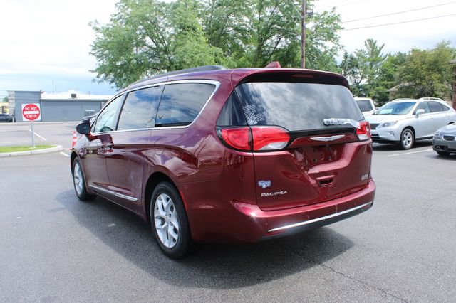 Used 2017 Chrysler Pacifica Touring-L w/ Tire & Wheel Group FWD image 38