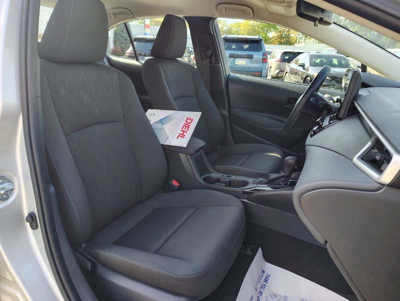 Used 2025 Toyota Corolla LE w/ LE Premium Package FWD image 23
