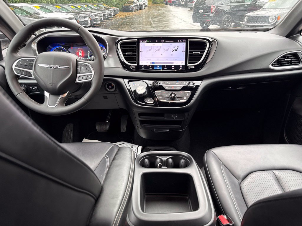 Used 2026 Chrysler Pacifica Select FWD image 17