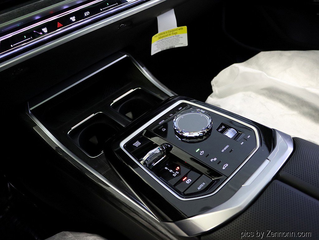 Used 2026 BMW 750e xDrive w/ Executive Package image 26