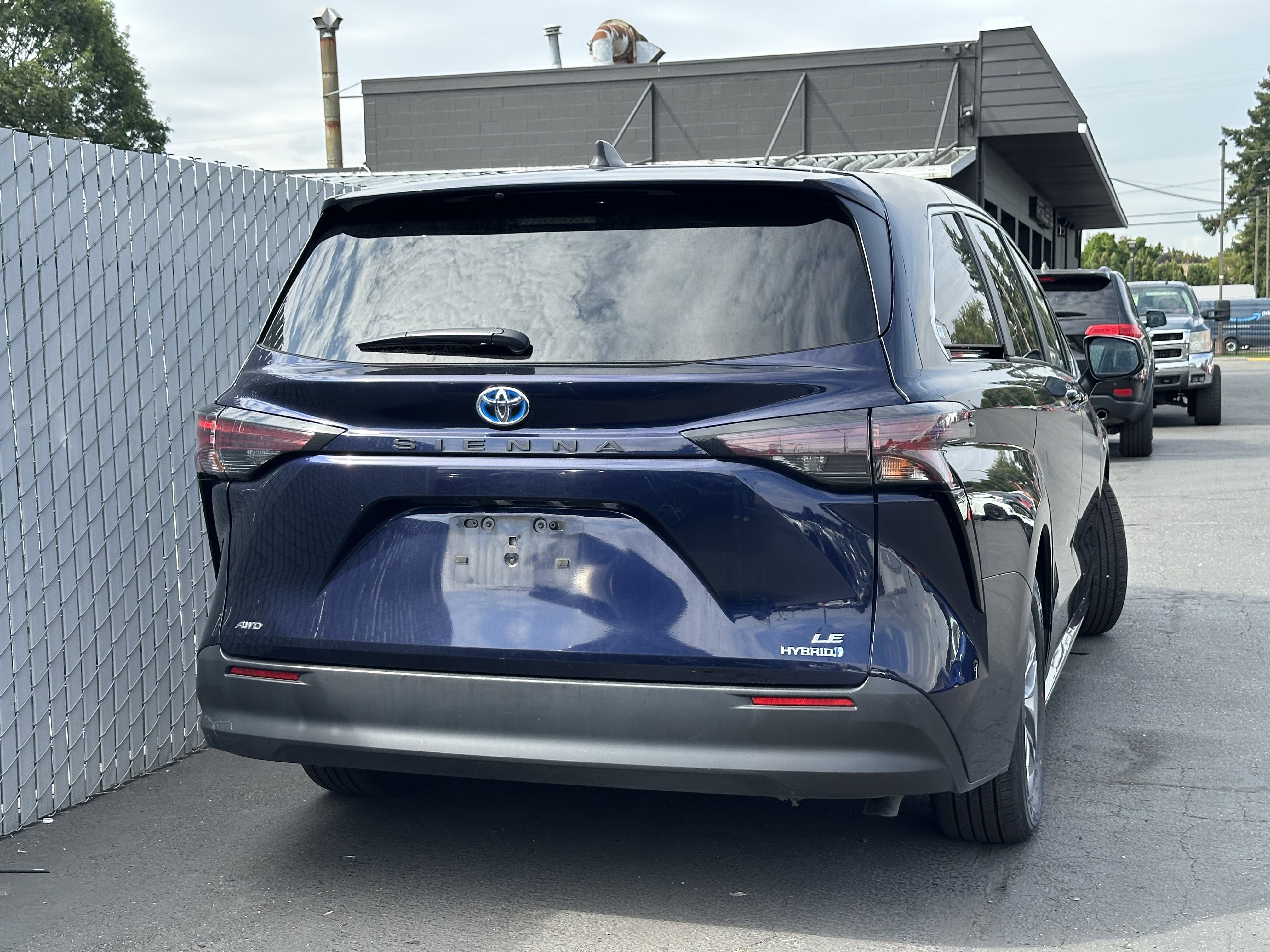Used 2023 Toyota Sienna LE image 6
