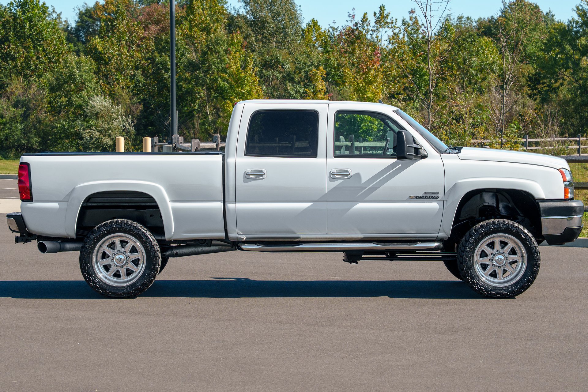 Used 2007 Chevrolet Silverado 2500 LT w/ Heavy-Duty Power Package AWD/4WD image 9