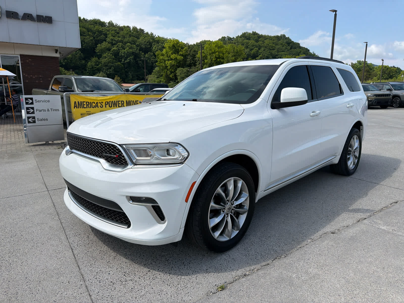 Used 2022 Dodge Durango SXT w/ Anodized Platinum Package AWD/4WD image 4