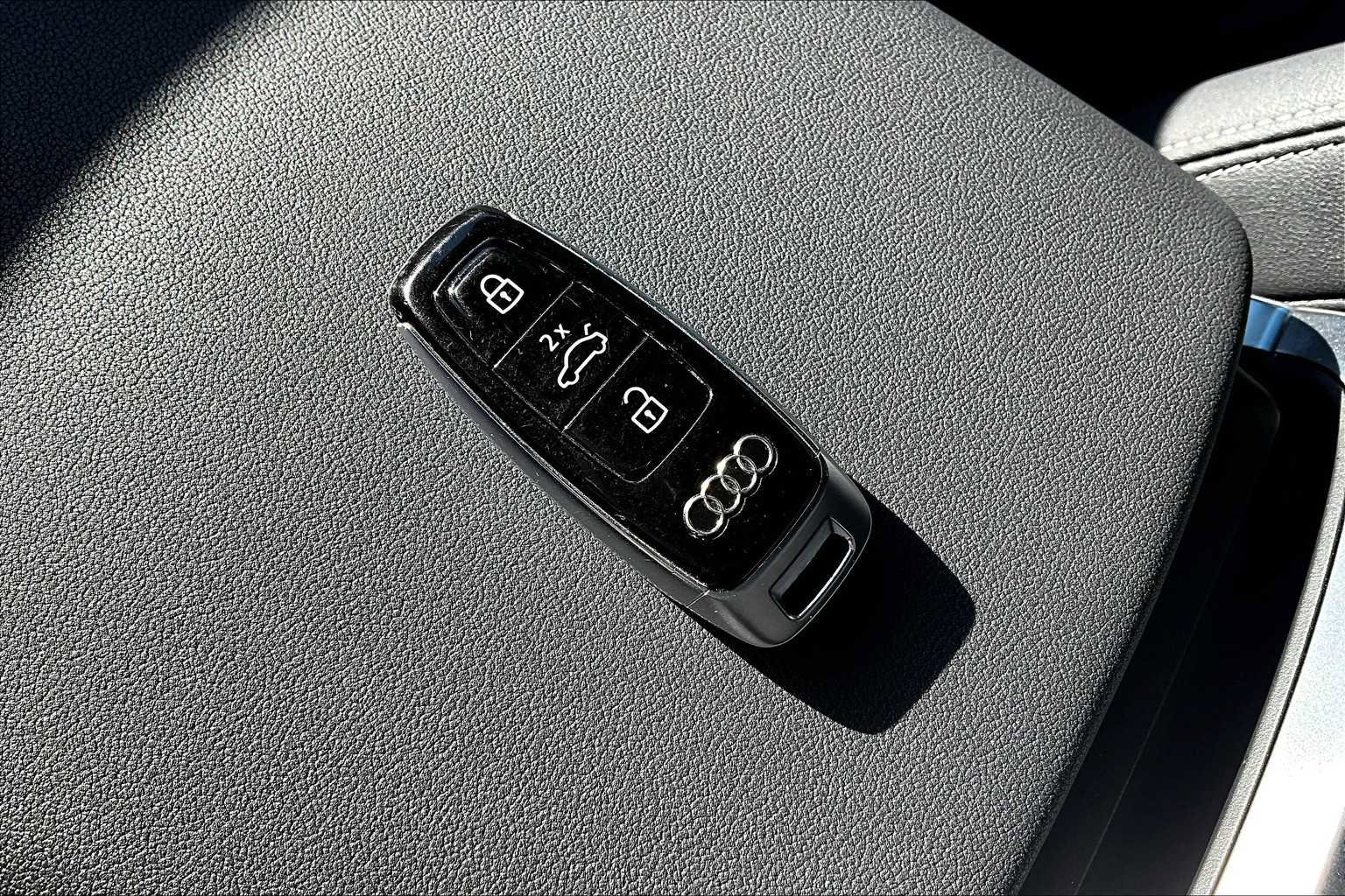 Used 2023 Audi Q8 Prestige w/ Prestige Package image 14