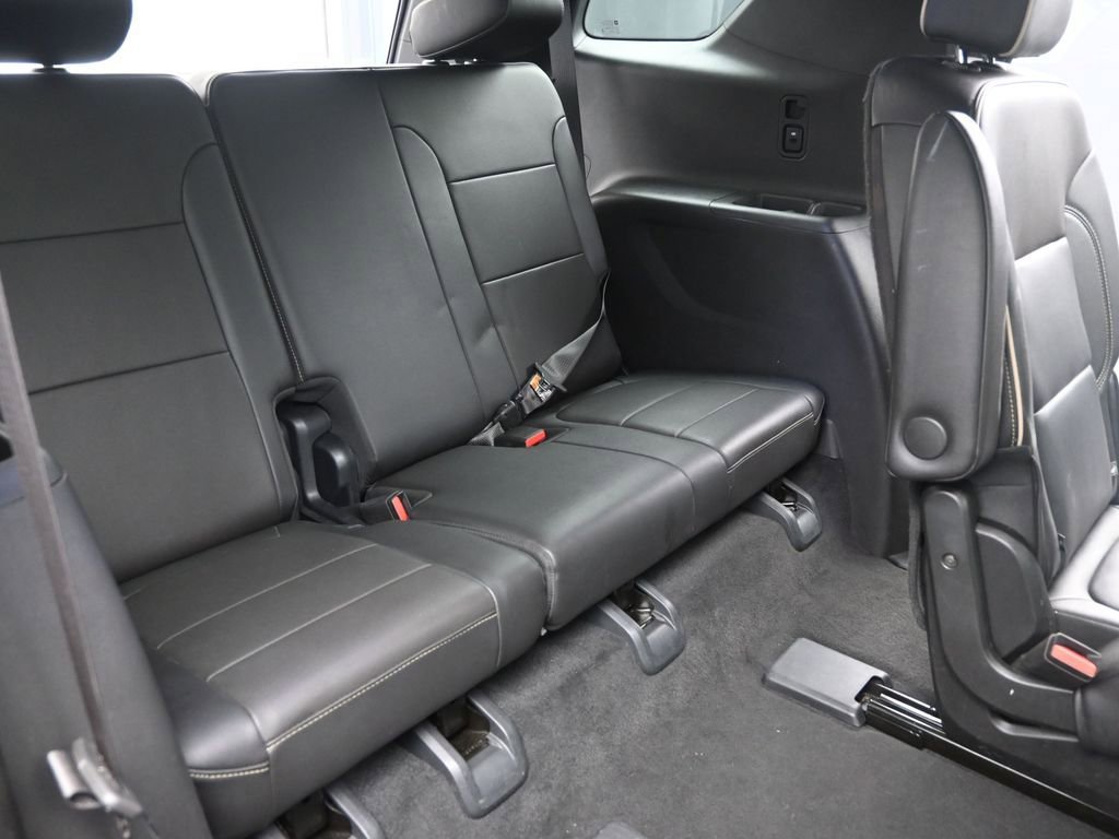 Used 2023 Chevrolet Traverse Premier w/ Redline Edition image 18