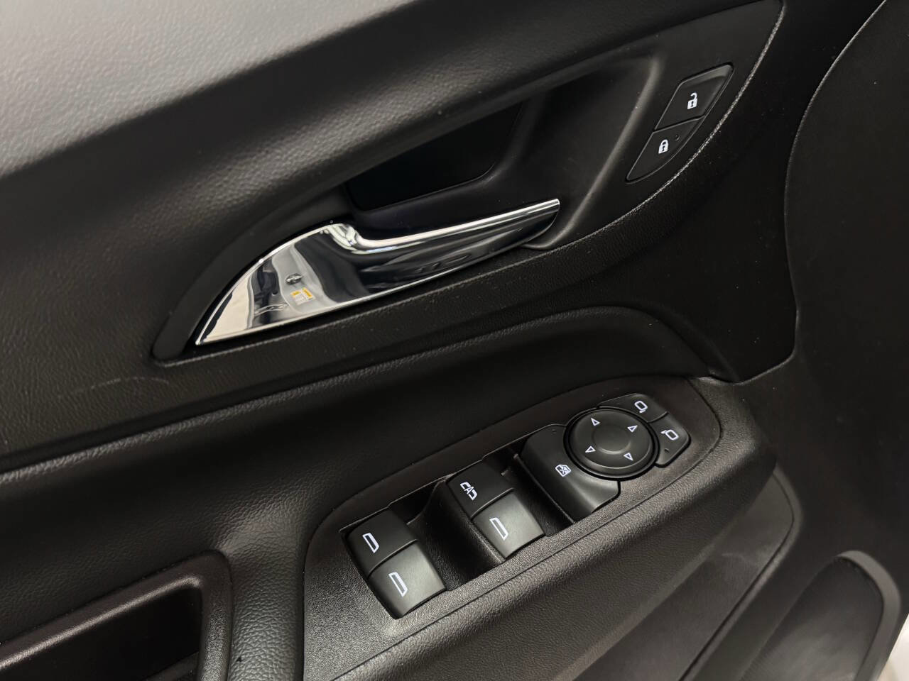 Used 2022 Chevrolet Equinox LT w/ Driver Convenience Package image 28