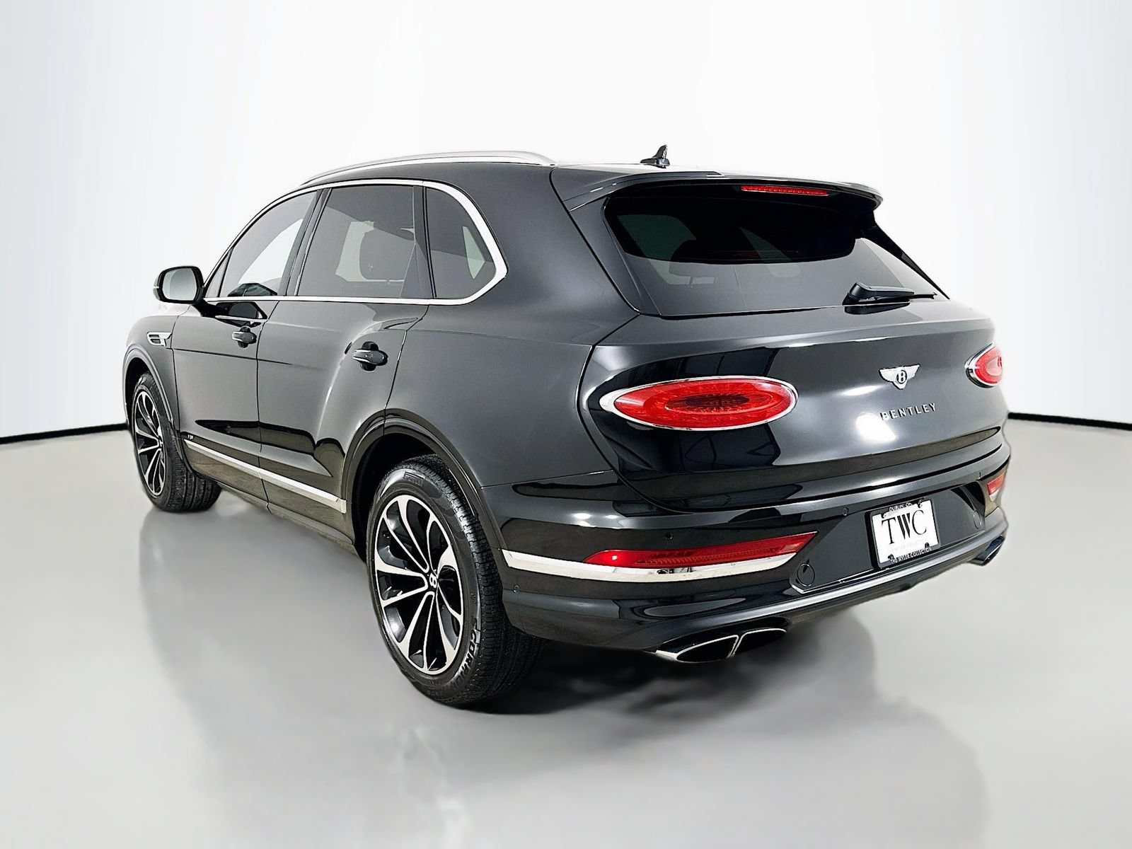 Used 2022 Bentley Bentayga AWD/4WD image 3