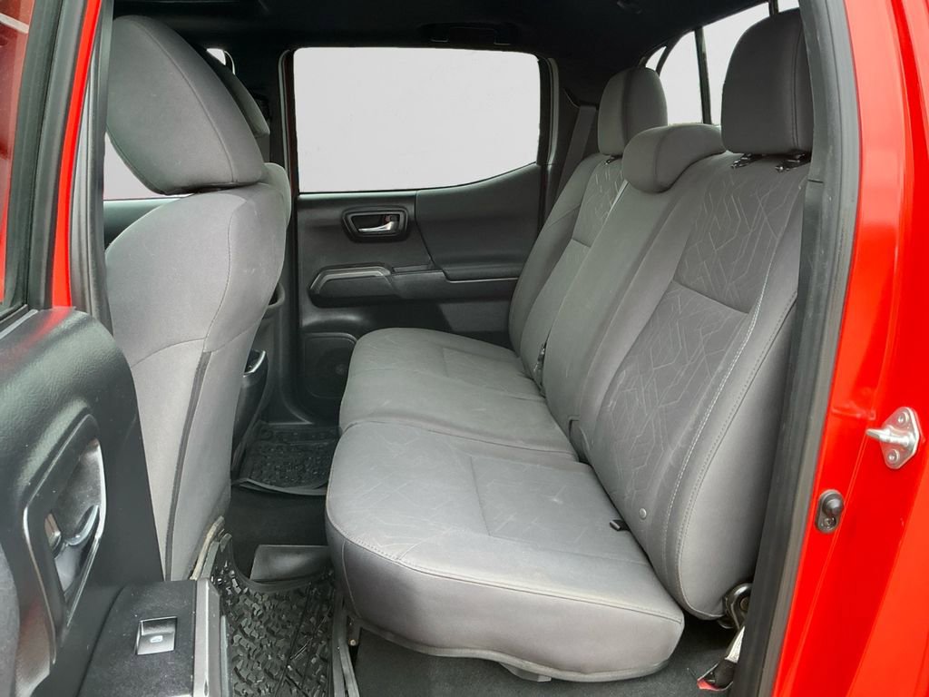 Used 2017 Toyota Tacoma TRD Off-Road AWD/4WD image 13