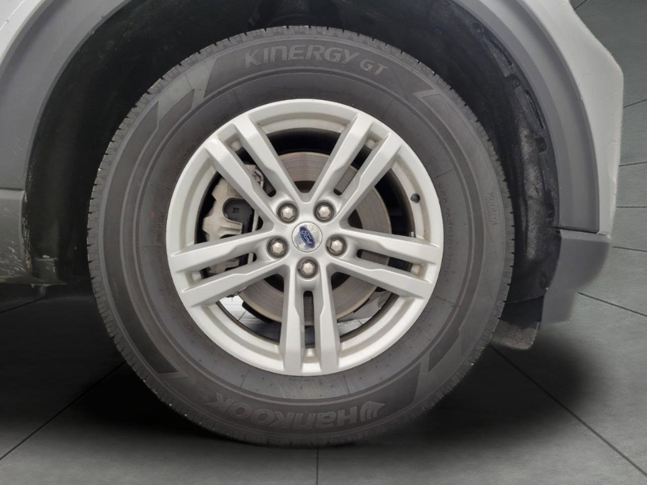 Used 2023 Ford Explorer XLT w/ Equipment Group 202A image 6