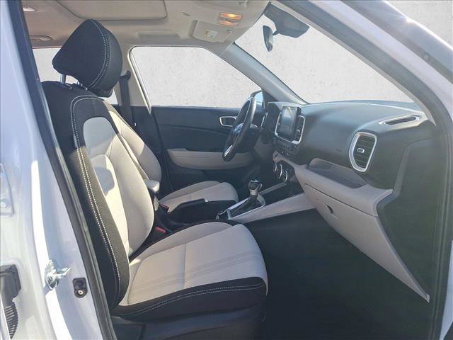 Used 2025 Hyundai Venue SEL image 20