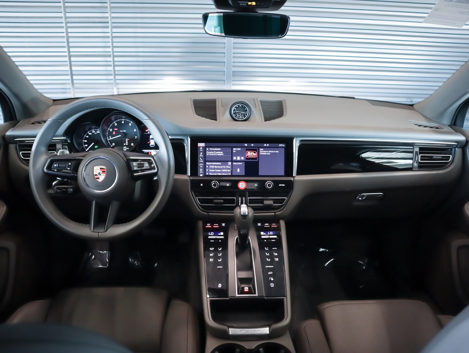 Used 2025 Porsche Macan image 12