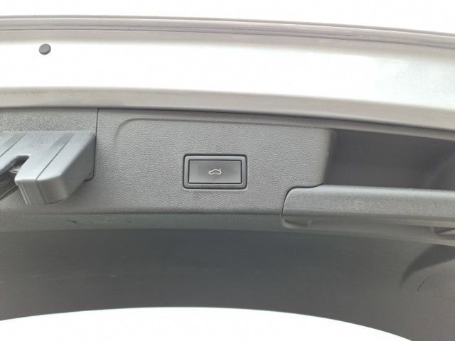 Used 2021 Volkswagen Atlas Cross Sport SEL Premium R-Line image 9