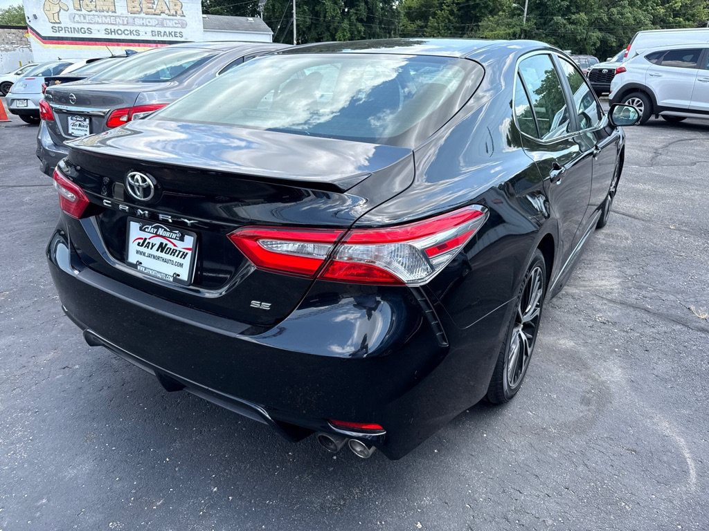 Used 2018 Toyota Camry SE w/ Convenience Package FWD image 6