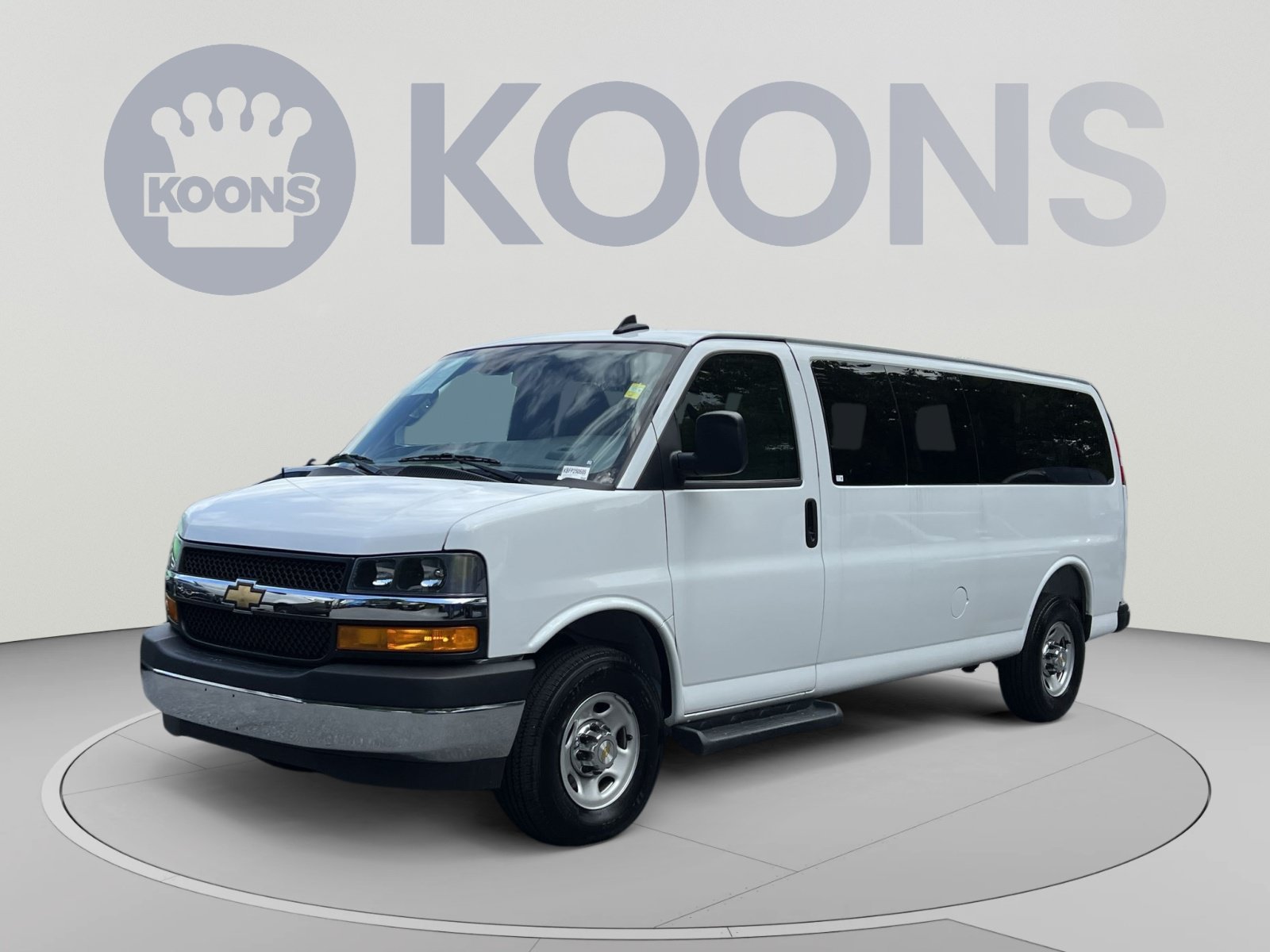 Used 2025 Chevrolet Express 3500 LT w/ LT Preferred Equipment Group RWD image 5