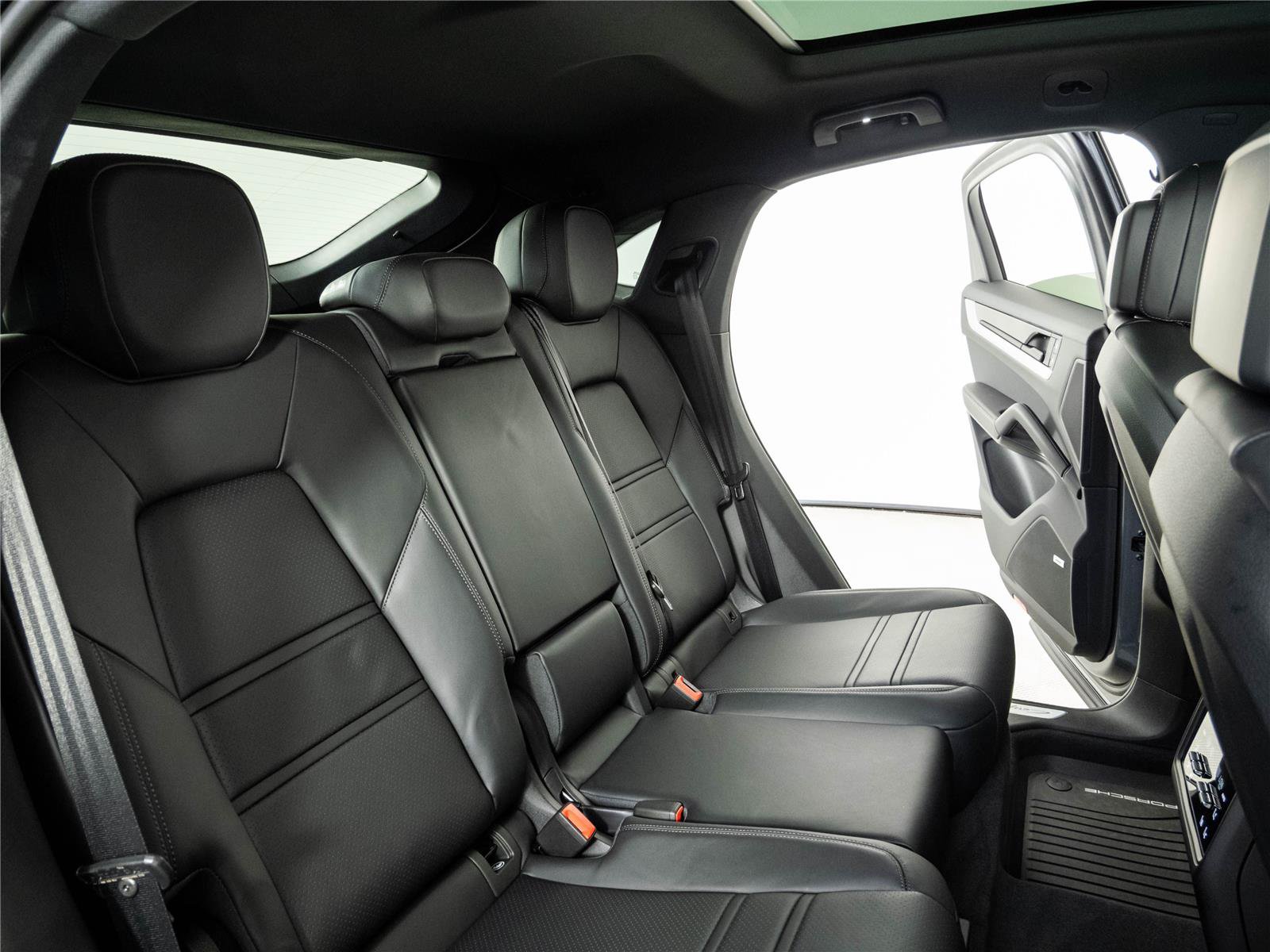 Certified 2026 Porsche Cayenne Coupe AWD/4WD image 23