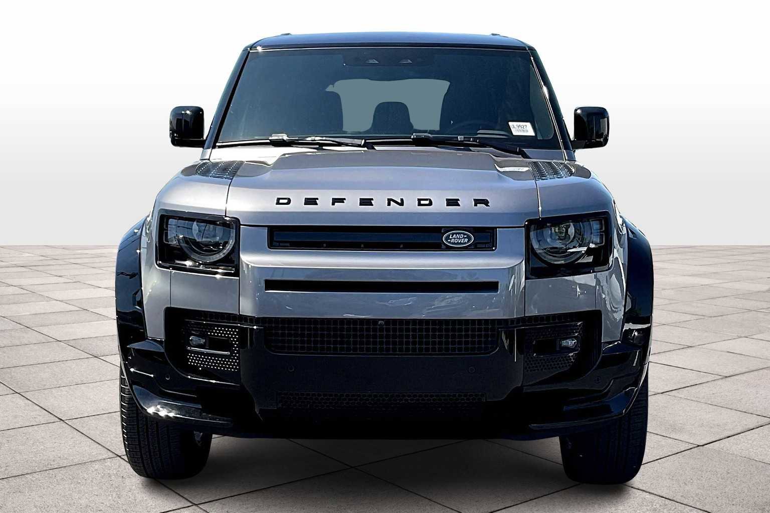 Used 2024 Land Rover Defender 110 X-Dynamic SE image 3