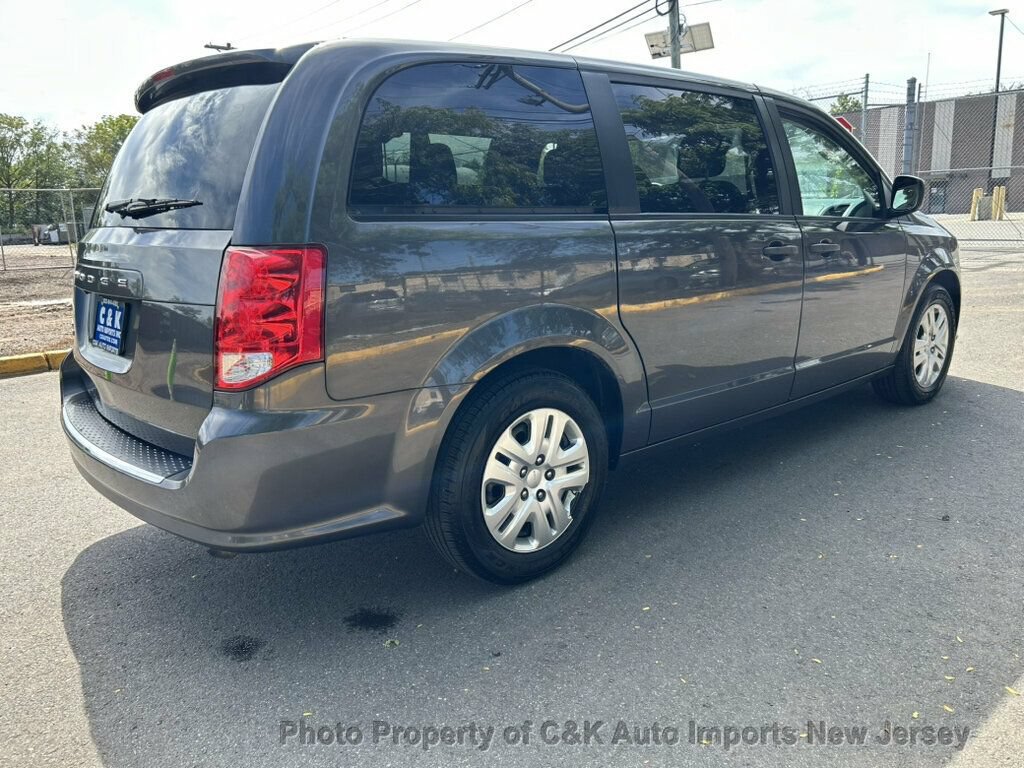 Used 2019 Dodge Grand Caravan SE w/ UConnect Hands-Free Group FWD image 9