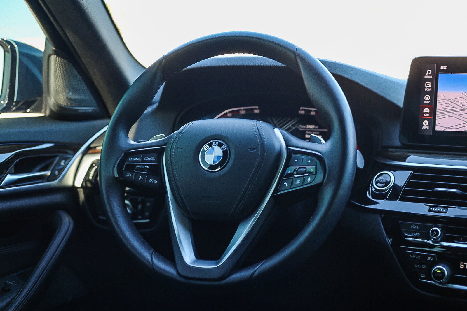 Used 2023 BMW 540i w/ Premium Package RWD image 14