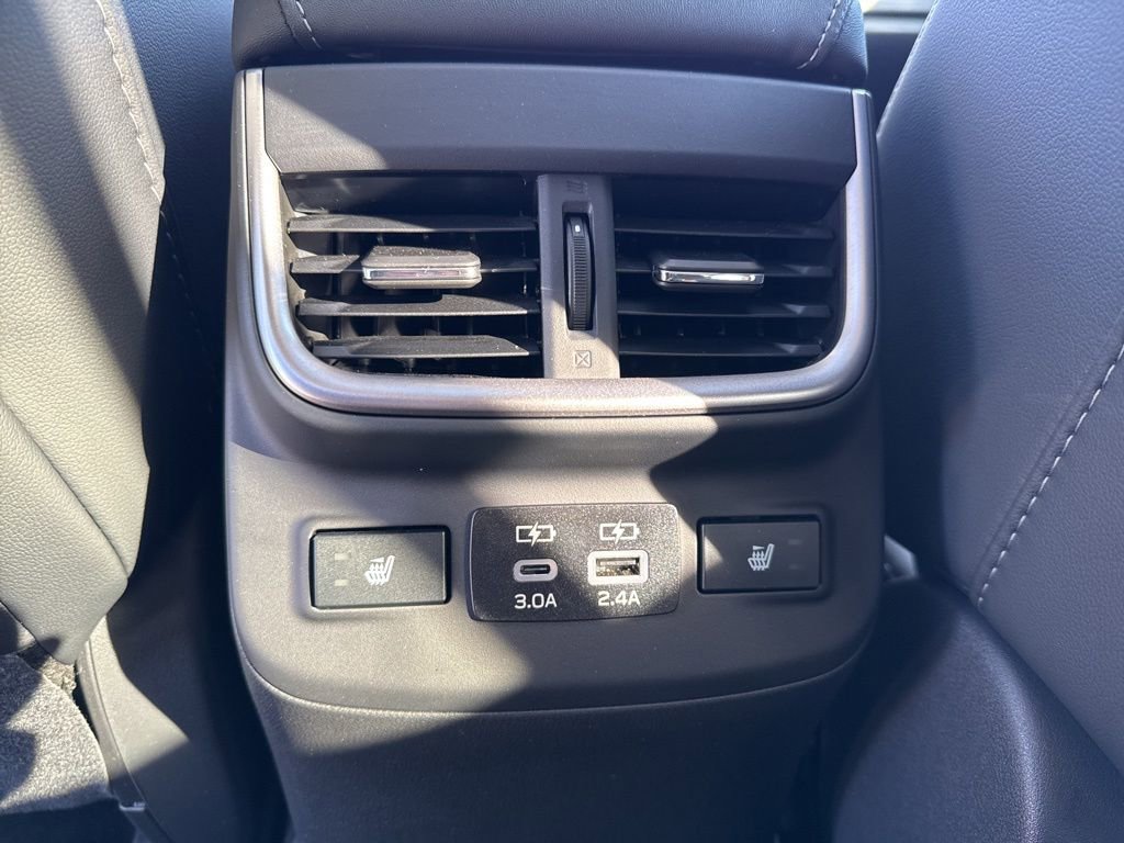 Used 2025 Subaru Outback Limited image 22