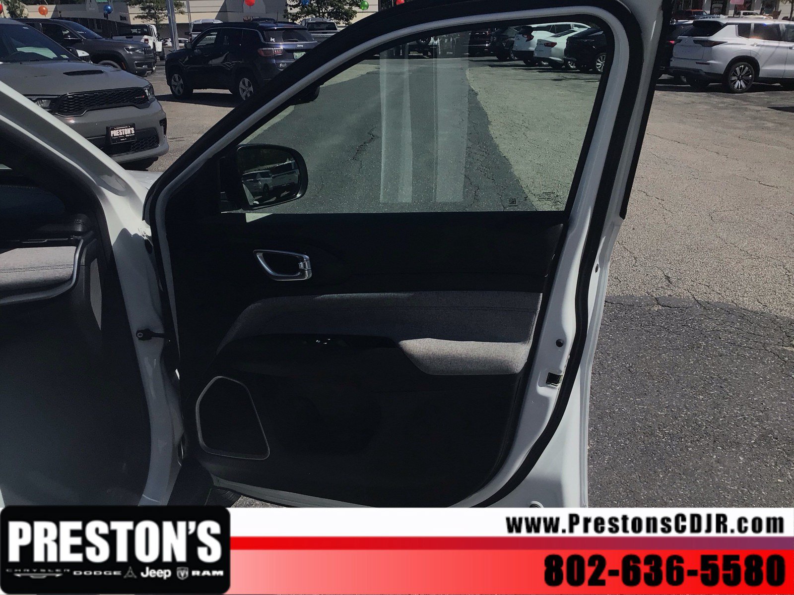 Used 2024 Jeep Compass Latitude AWD/4WD image 27