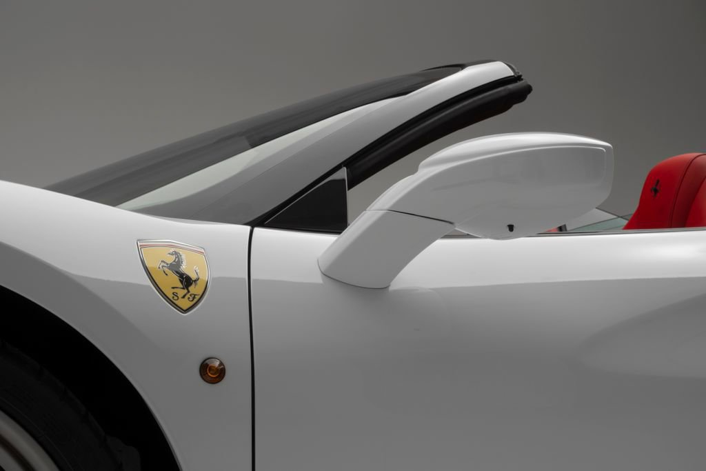 Used 2018 Ferrari 488 Spider Base image 34