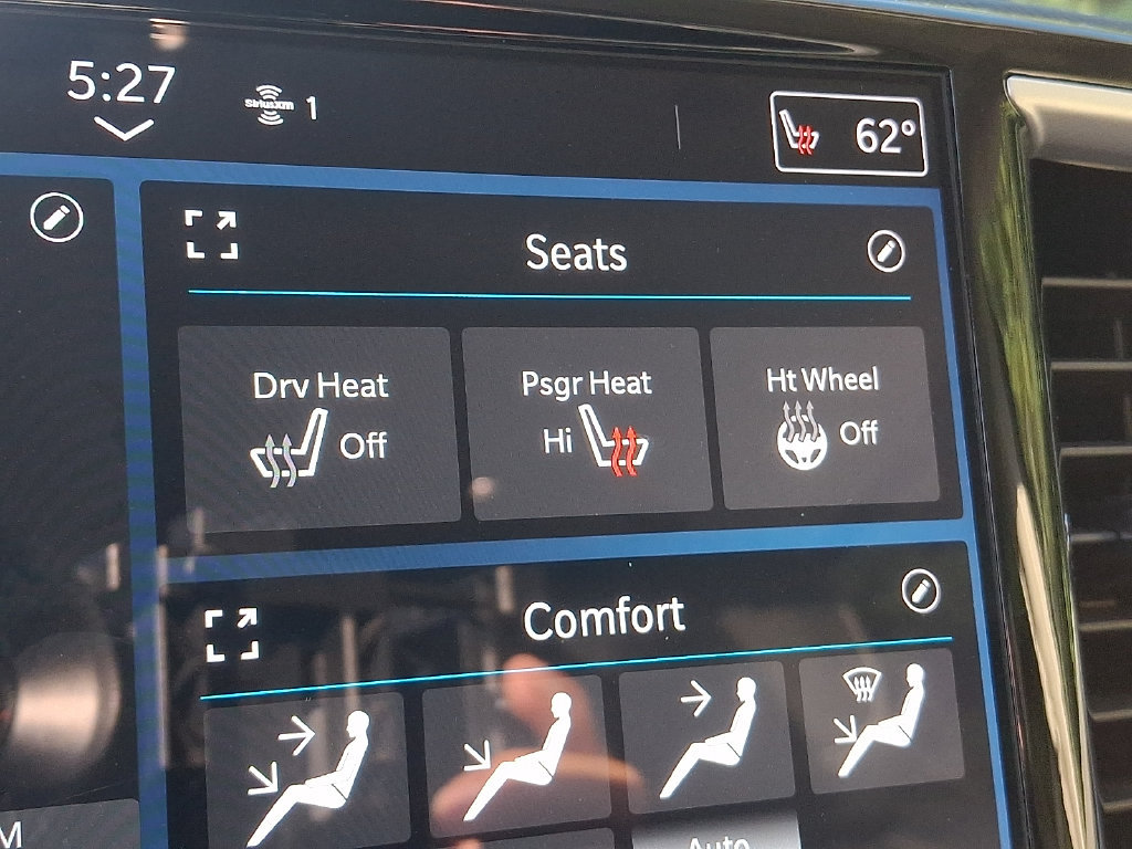 Used 2024 Chrysler Pacifica Touring-L FWD image 27